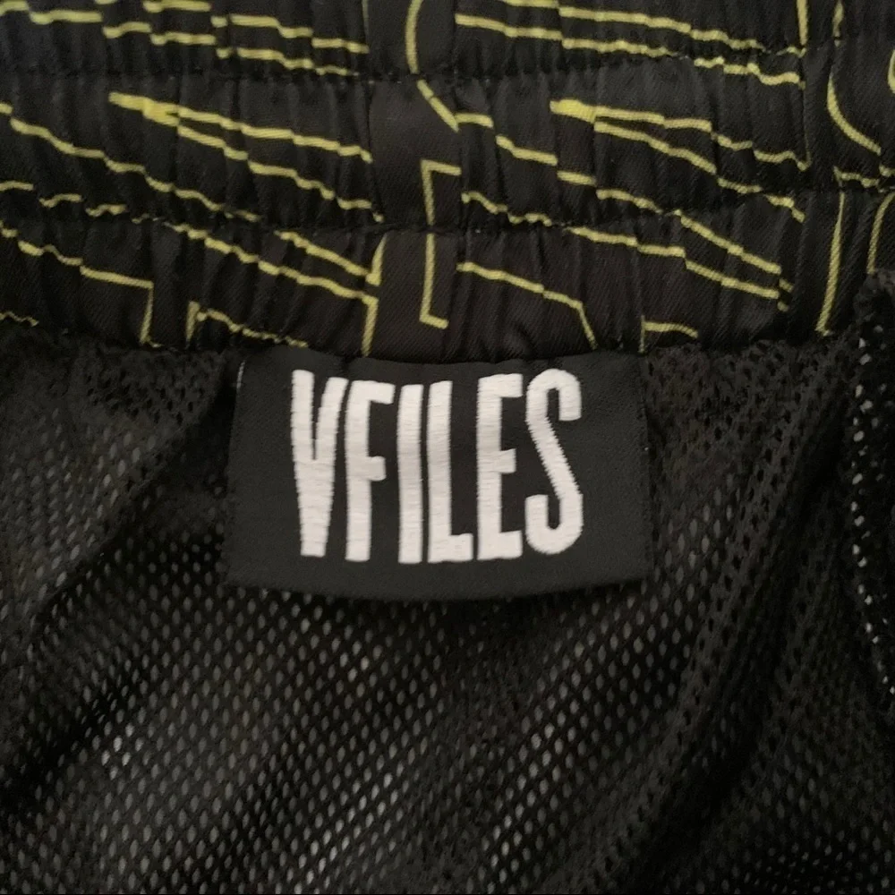 VFILES Men’s 5” Logo Swim Shorts Black Size Medium